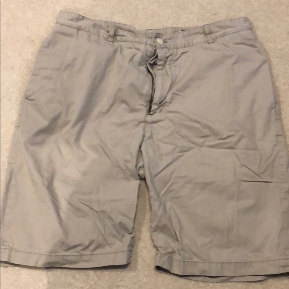 Vineyard vines khaki shorts